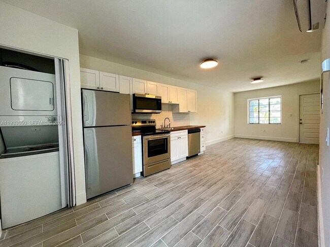 Photo - 455 NE 62nd St Unit 3