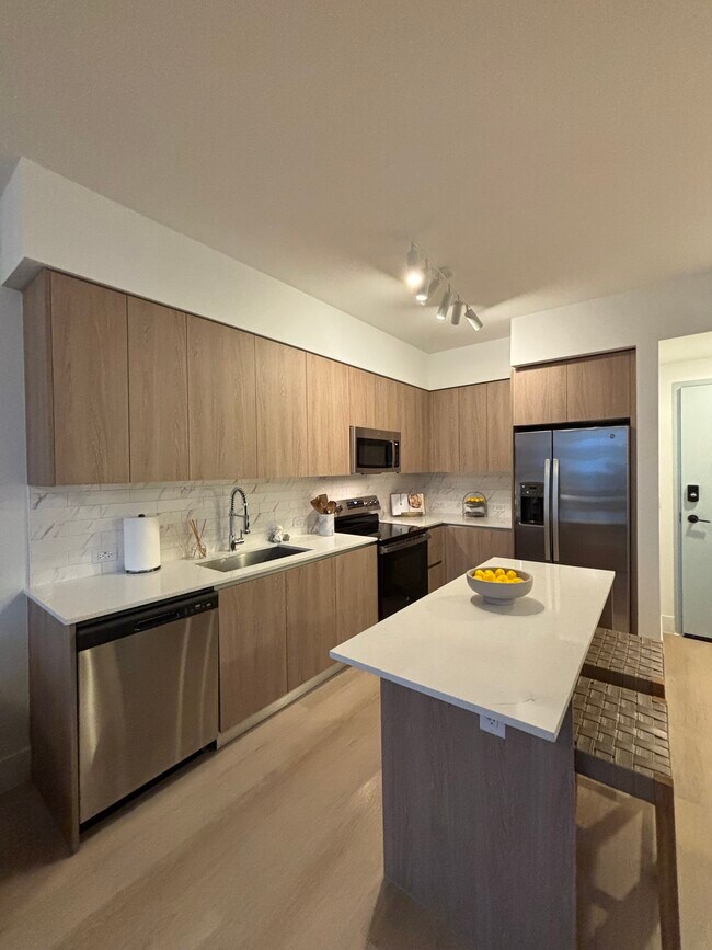 Building Photo - 2578 NE 182nd Ter Unit A09 Rental