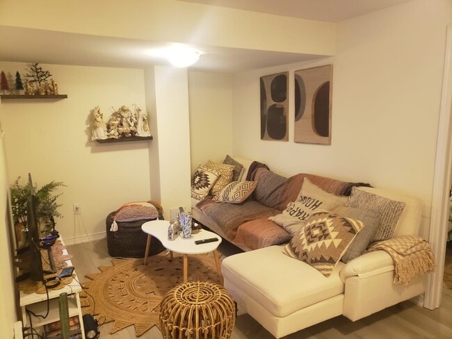 Photo - 103 Baffin Cres Unit 103