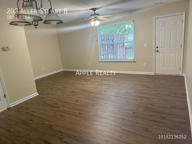 Photo - 202 Allen St