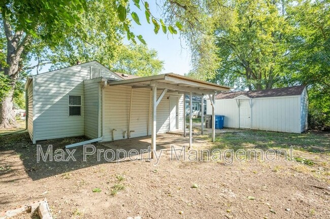 Photo - 3830 51st St
