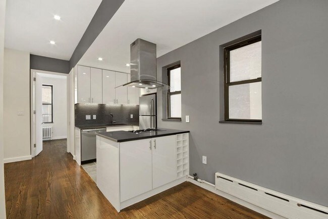 Photo - 211 Henry Street