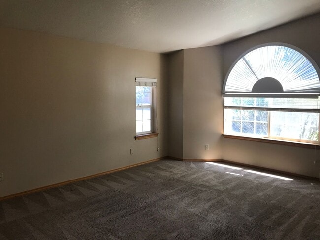 Photo - Single level home in NE Bend with huge yard!