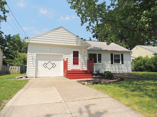 Building Photo - 2 Bed - 1 Bath Ranch for Rent in Willowick!