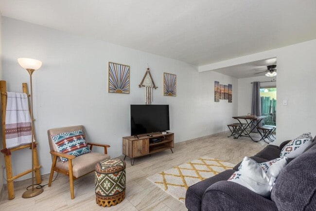 Photo - 1629 E 13th St