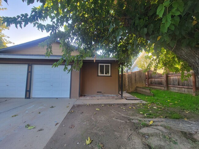 Building Photo - 6421 San Stefano St Unit 6421