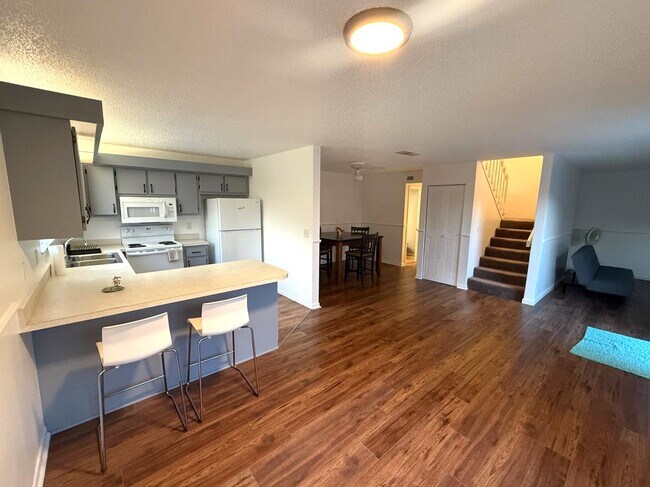 Photo - 1406 Park Shore Cir