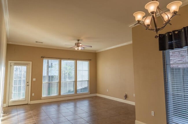 Sala de estar - 3921 Northshore Ave