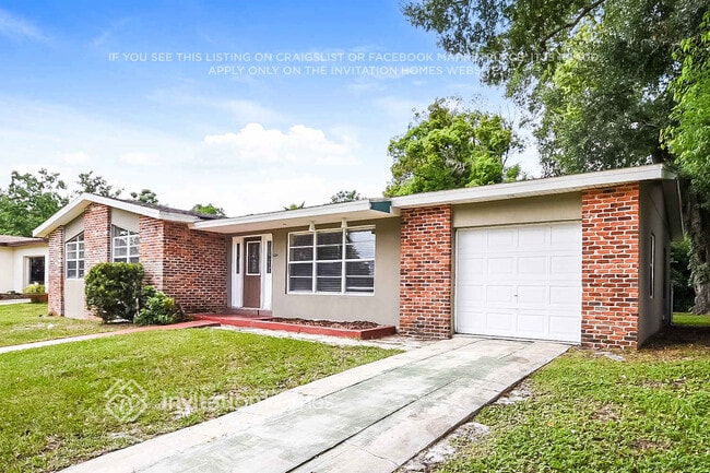 1324 W Hartley Cir