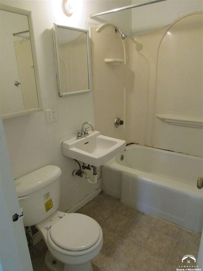 Photo - 2516 Century Dr