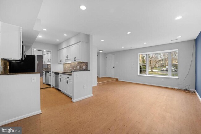 10129 Green Holly Terrace