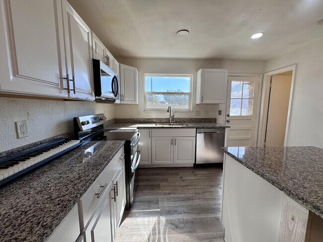 Photo - 2507 Rainbow Dr