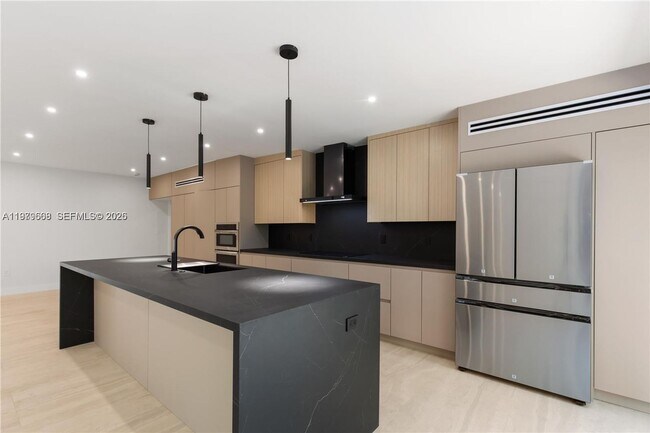 Building Photo - 2251 SW 20th St