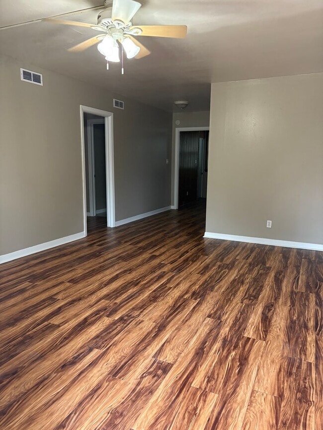 Building Photo - Duplex near Levy Park Unit 630