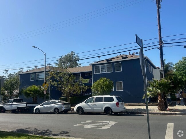 Building Photo - 7661 Oakwood Ave Rental