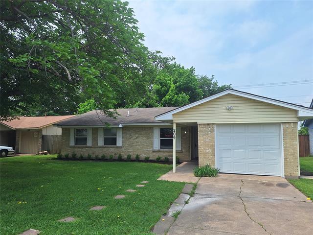 Photo - 209 Heather Dr