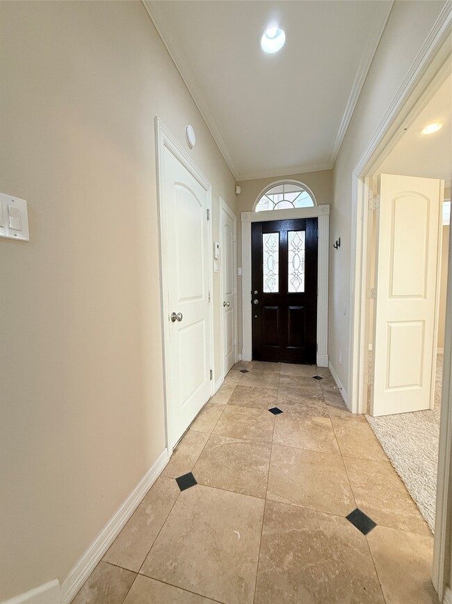 Photo - 5305 Egbert St