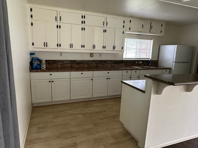 Photo - 4290 Lake Shore Dr