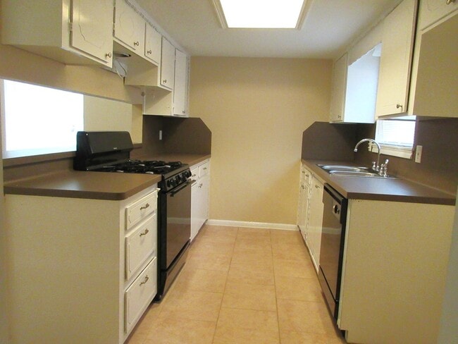 Photo - 714 Cherry Valley Dr