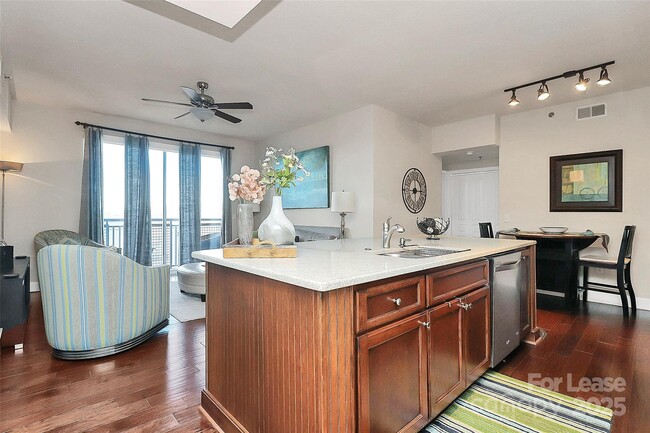 Photo - 1315 East Blvd Unidad 612