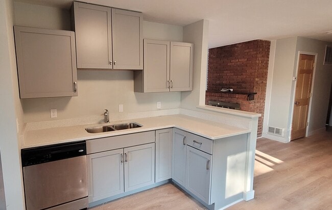 Building Photo - 10051 Magnolia St NW