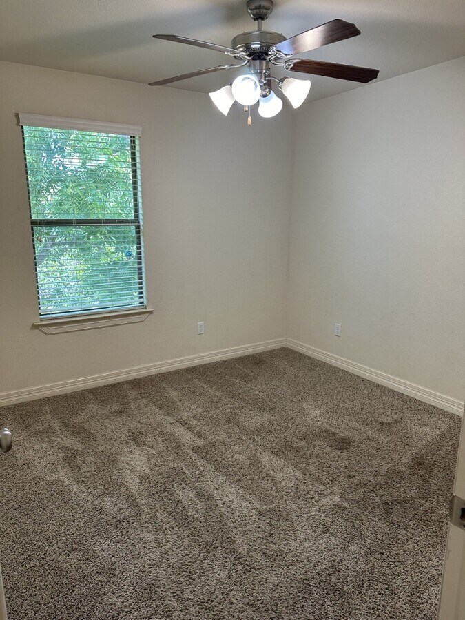 Photo - 214 S Tesch St