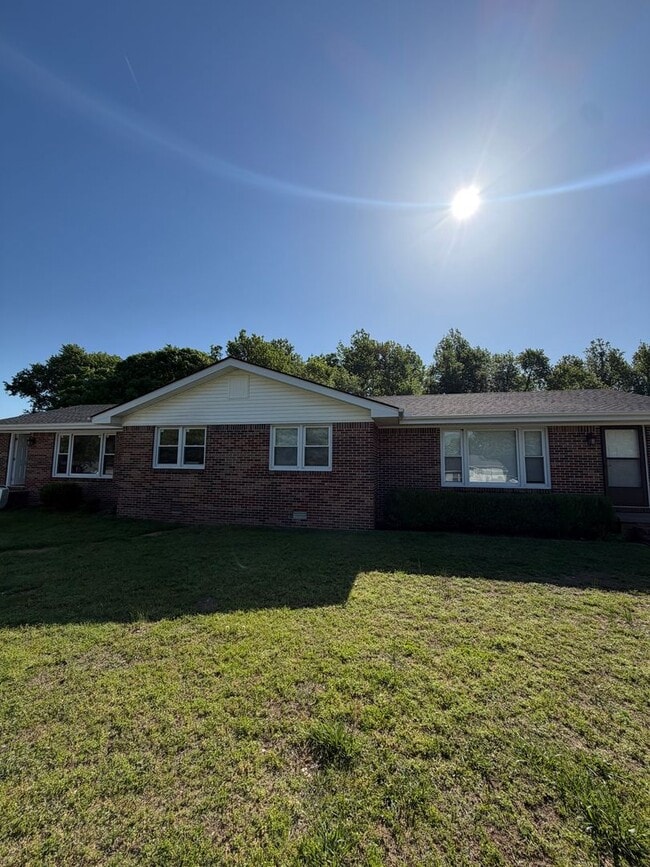 Building Photo - 586 Hutchens Rd Unit B