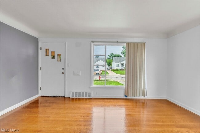 Photo - 15901 Edgewood Ave