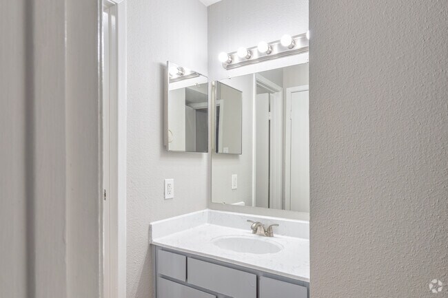 1BR, 1BA - 639SF - Porterwood Apartments