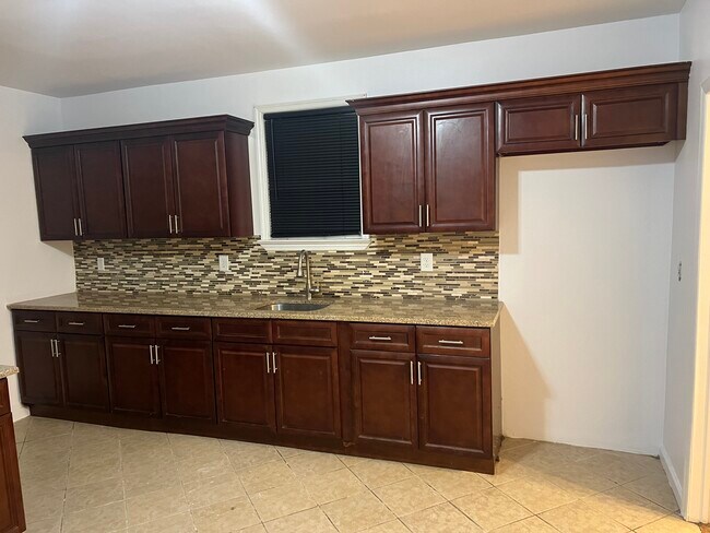 Photo - 11 Meadow St Unidad 1st Floor
