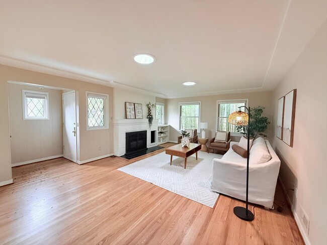 Photo - Beautiful 3B/2B First Addition Area in Lake Oswego