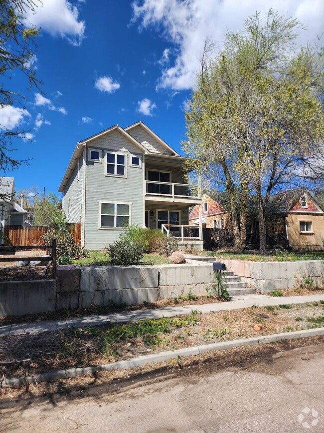 Building Photo - Beautiful Home
