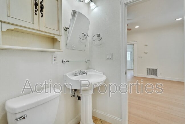 Photo - 241 N 12th St