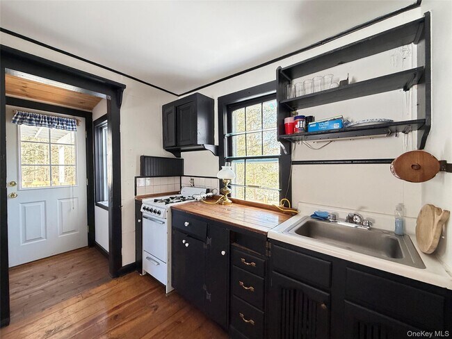 Photo - 674 Debruce Rd