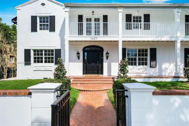 Photo - 1457 Certosa Ave