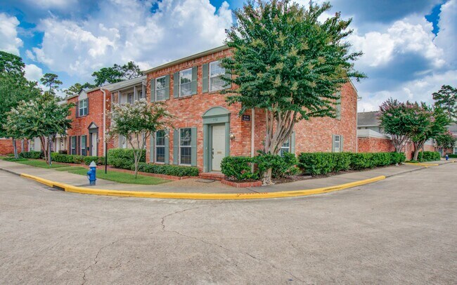 Building Photo - 402 Bendwood Dr Rental