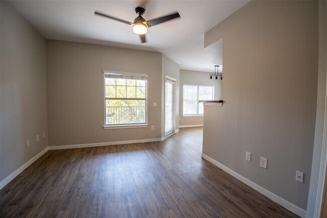 Photo - 2320 Gracy Farms Ln Condo Unit 322