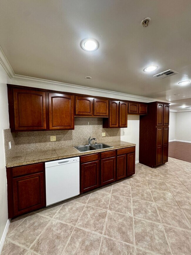 Photo - 13525 Vanowen St Unit 103