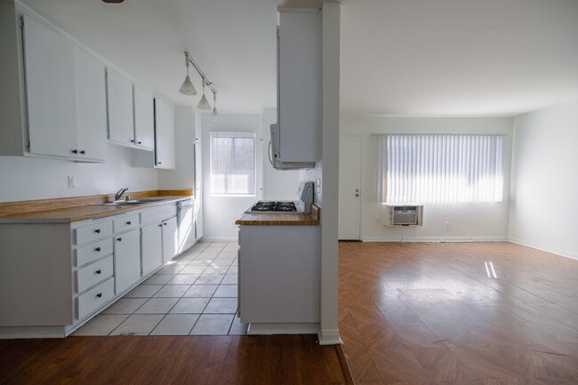 Photo - 8800 Cedros Ave Unit 221