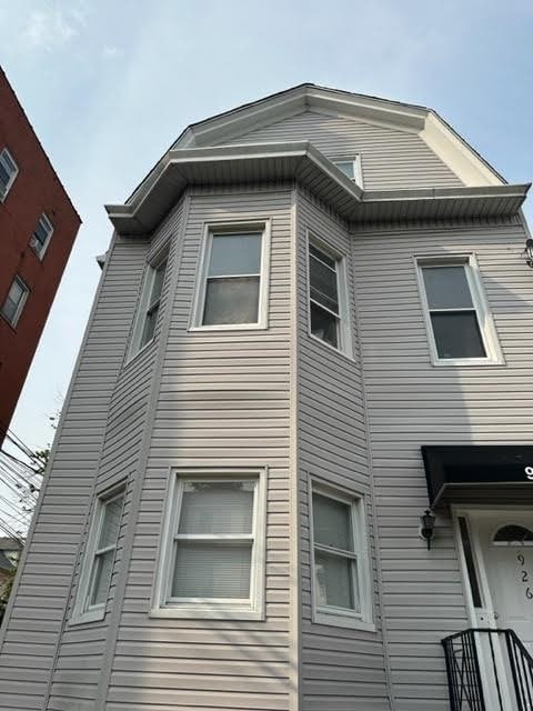 Building Photo - 926 17th St Unit 2