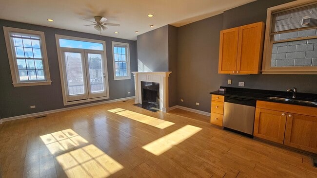 Photo - 511 N Hartland Ct Unit 2N