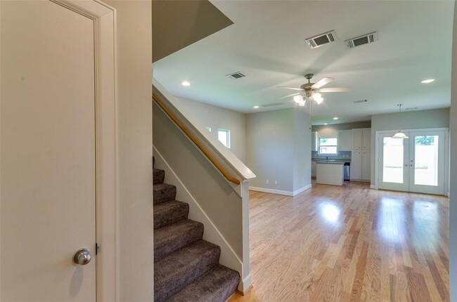 Photo - 612 E 38th St