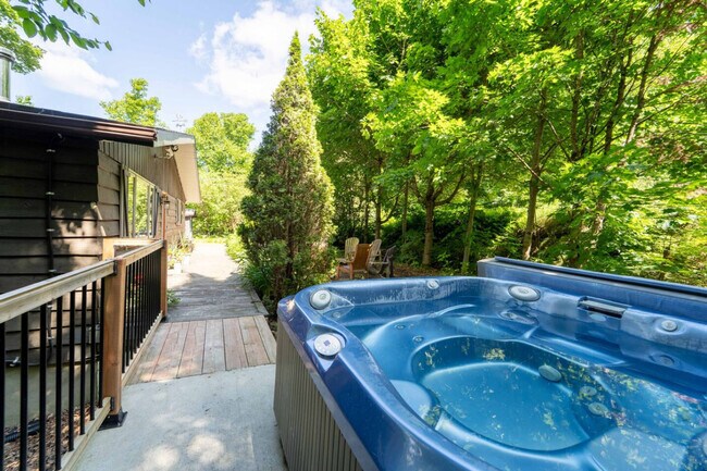 Photo - 1896 Chem. du Domaine Unit ID1257027P