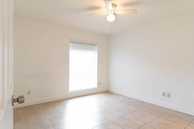 875 Riverside Dr