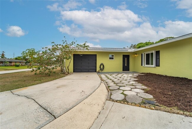 Photo - 607 Coconut Ave N