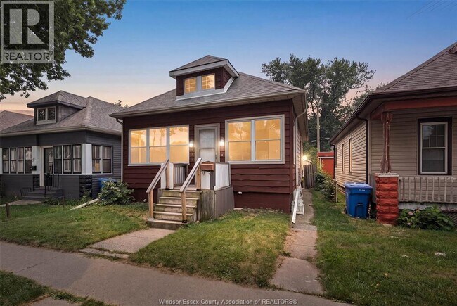 Photo - 497 McKay Ave