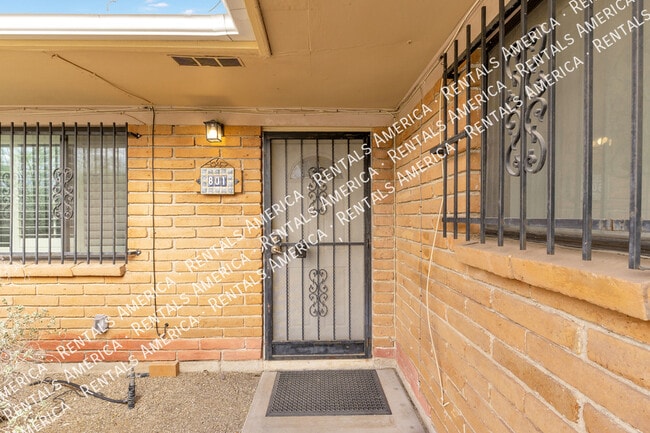 Building Photo - 801 E Holaway Dr Rental