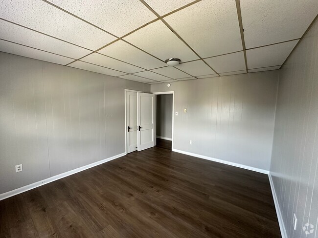 Building Photo - 300-306 W Main St Rental