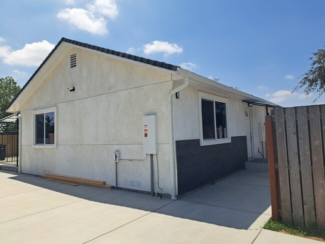 Building Photo - 9169 Catawba Ave Unit # 2