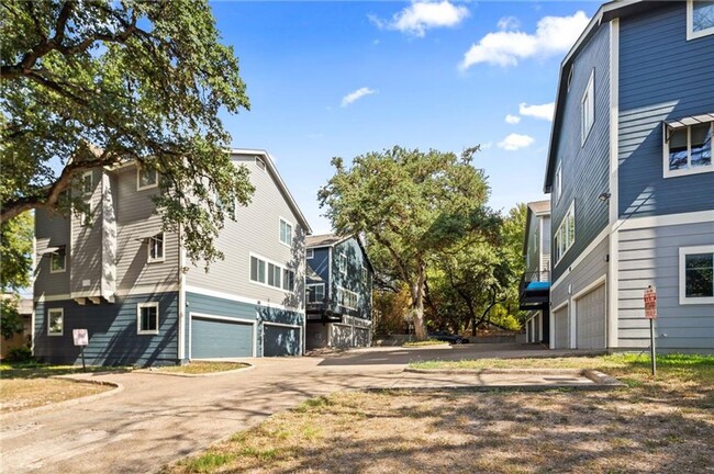 Building Photo - 6bed/3bath with garage in North Campus Rental